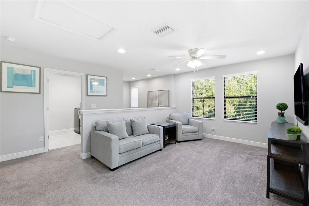 Activo con contrato: $3,500 (4 camas, 3 baños, 2293 Pies cuadrados)