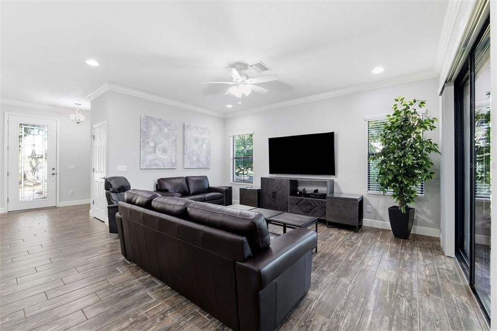 Activo con contrato: $3,500 (4 camas, 3 baños, 2293 Pies cuadrados)