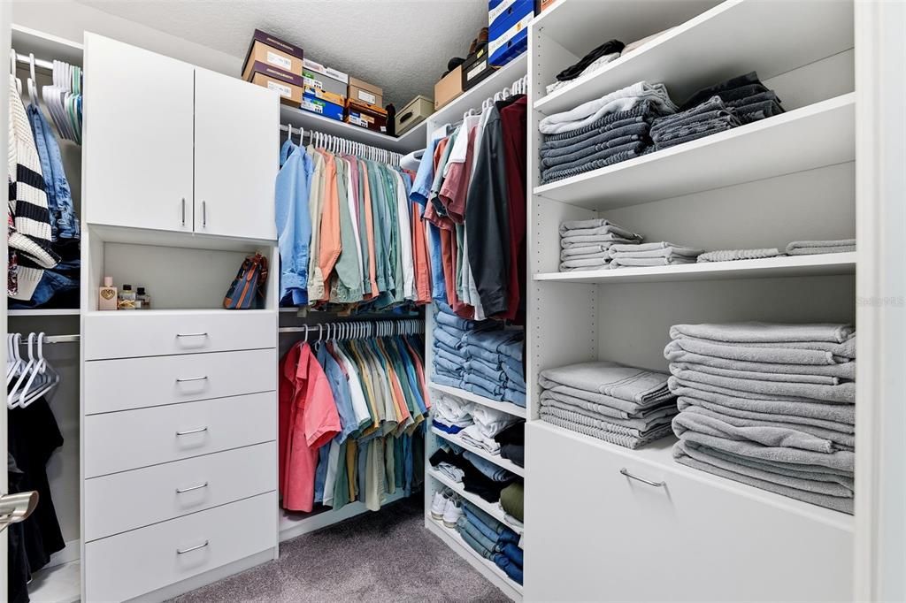 Activo con contrato: $3,500 (4 camas, 3 baños, 2293 Pies cuadrados)