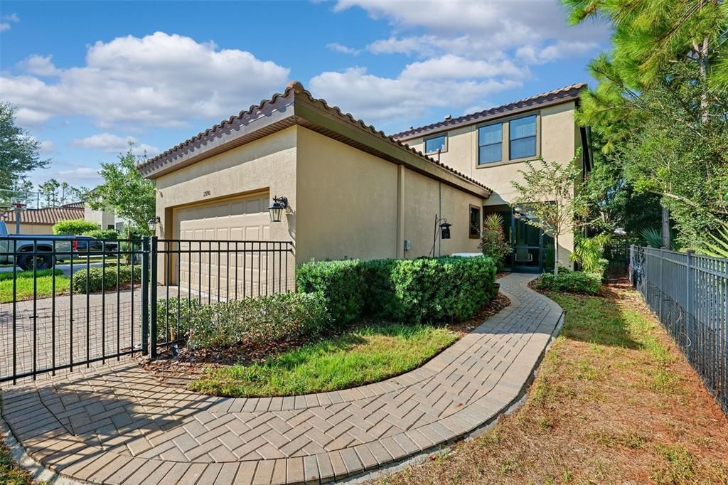 Activo con contrato: $3,500 (4 camas, 3 baños, 2293 Pies cuadrados)