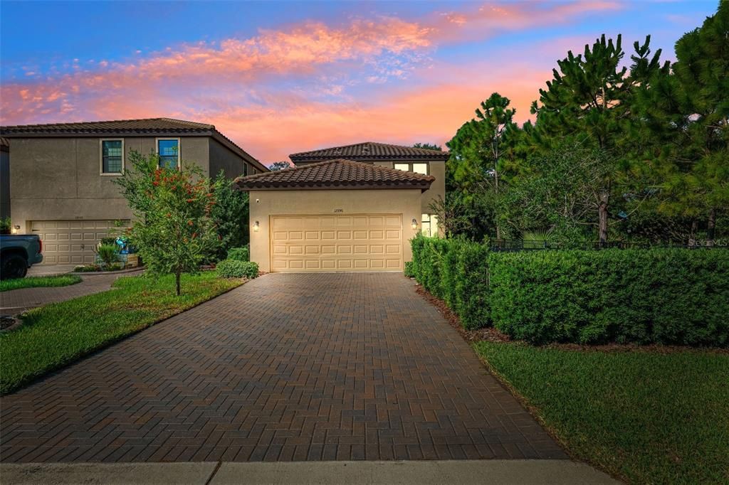 Activo con contrato: $3,500 (4 camas, 3 baños, 2293 Pies cuadrados)