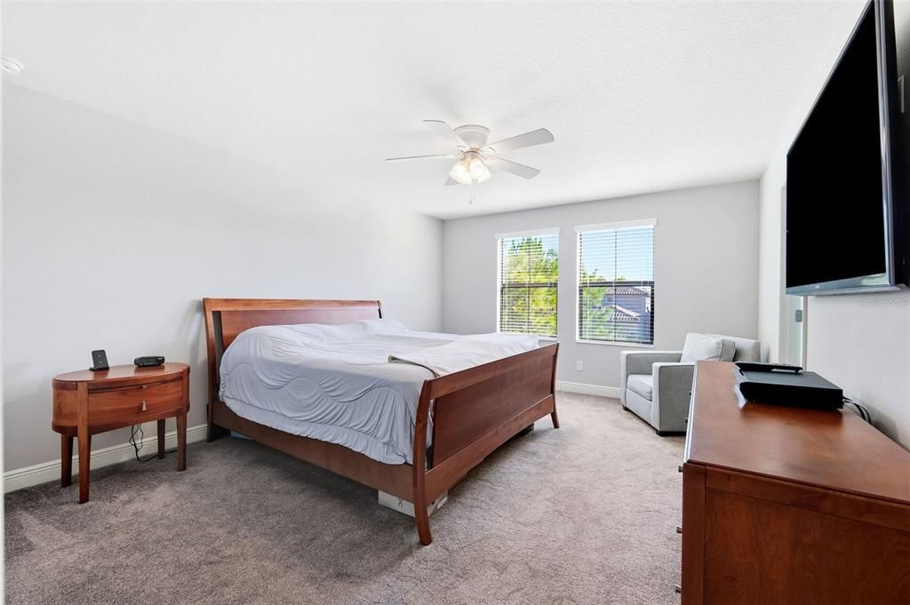 Activo con contrato: $3,500 (4 camas, 3 baños, 2293 Pies cuadrados)