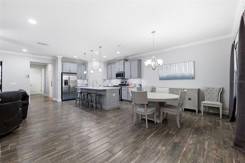 Activo con contrato: $3,500 (4 camas, 3 baños, 2293 Pies cuadrados)