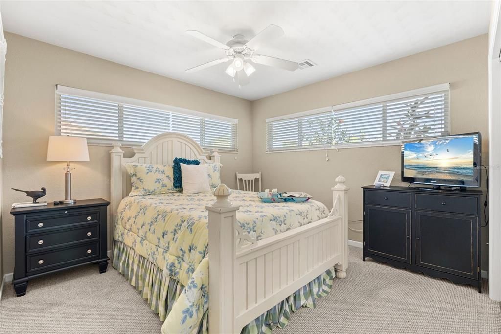 Activo con contrato: $450,000 (3 camas, 2 baños, 1555 Pies cuadrados)