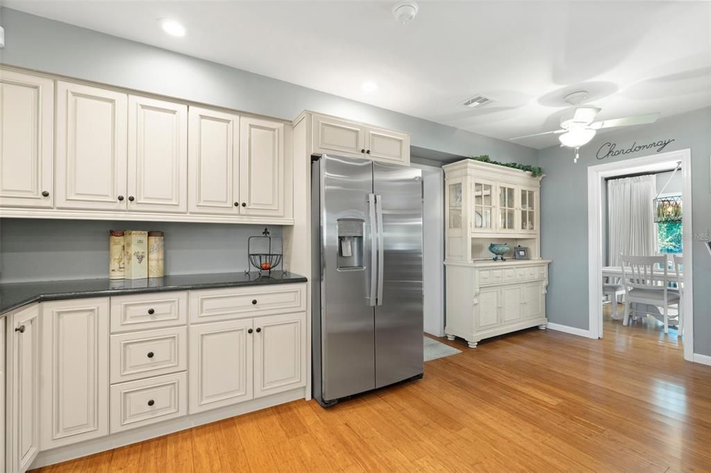 Activo con contrato: $450,000 (3 camas, 2 baños, 1555 Pies cuadrados)