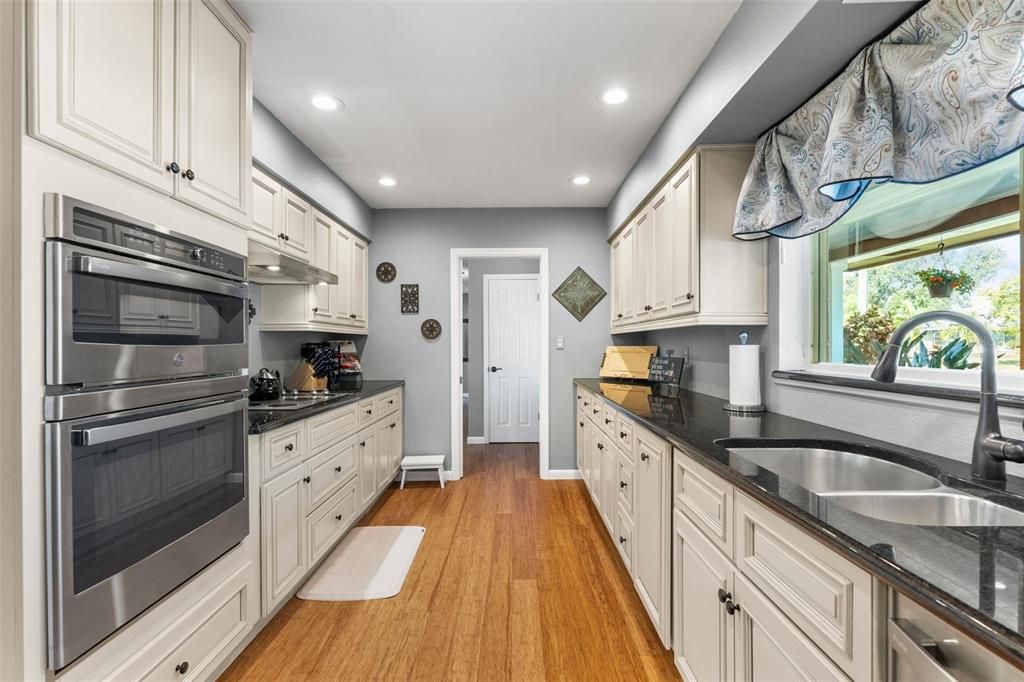 Activo con contrato: $450,000 (3 camas, 2 baños, 1555 Pies cuadrados)