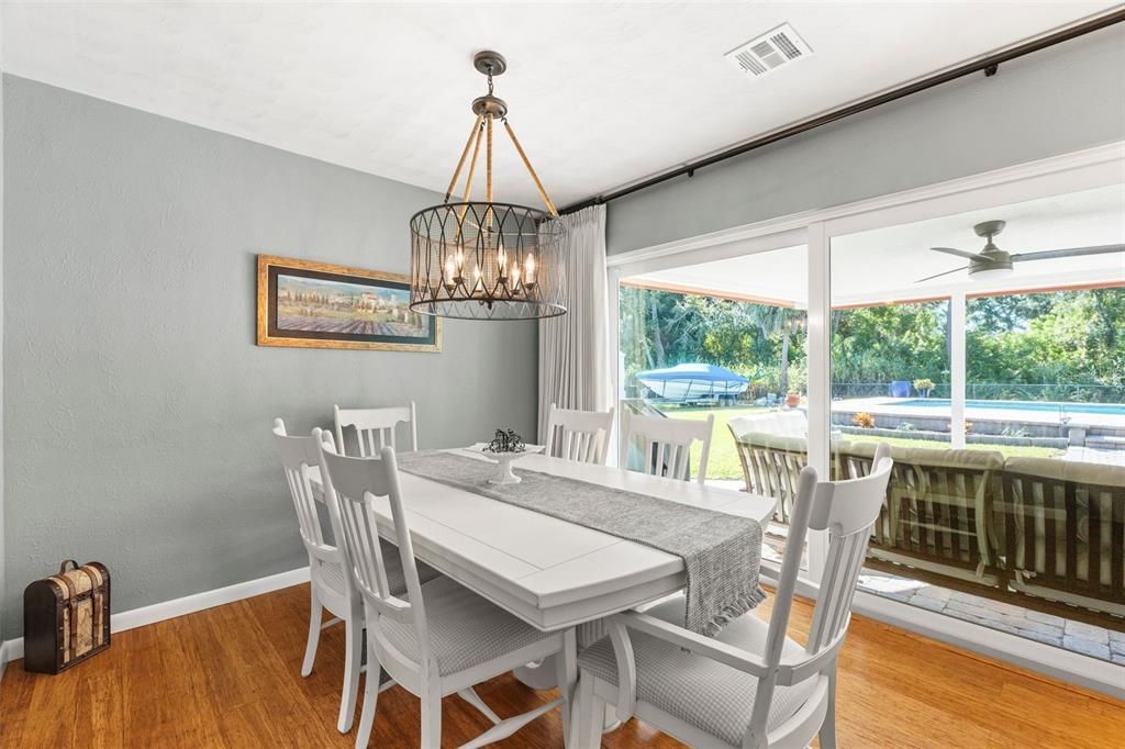 Activo con contrato: $450,000 (3 camas, 2 baños, 1555 Pies cuadrados)