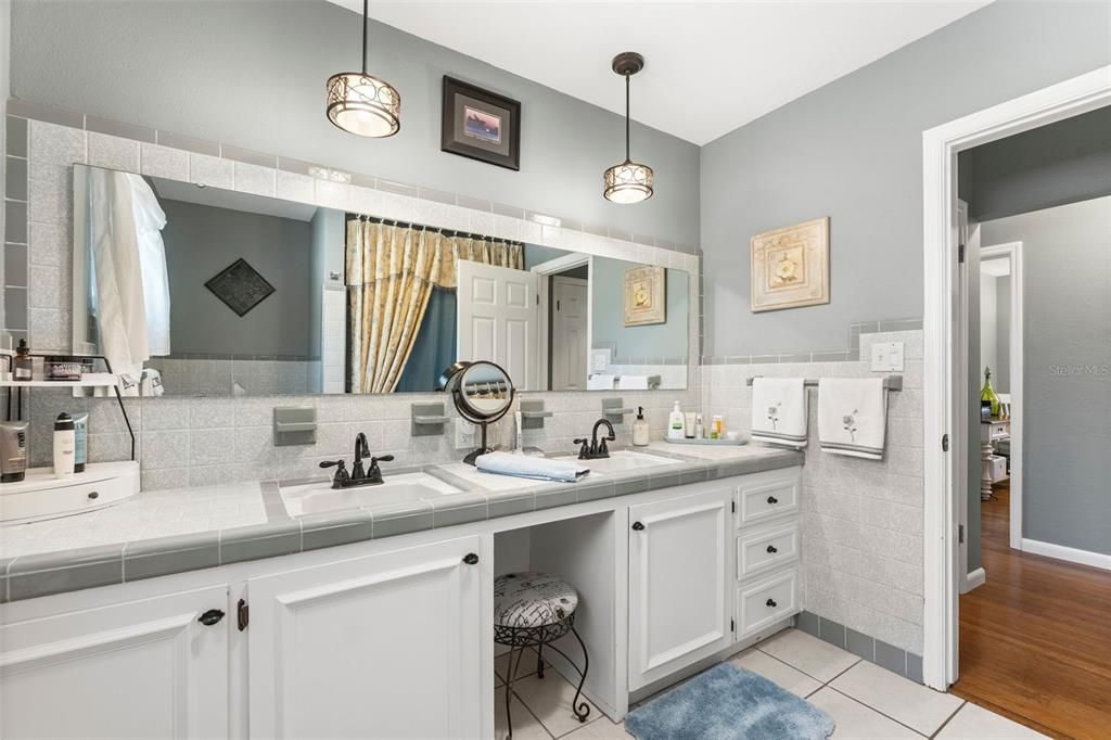 Activo con contrato: $450,000 (3 camas, 2 baños, 1555 Pies cuadrados)