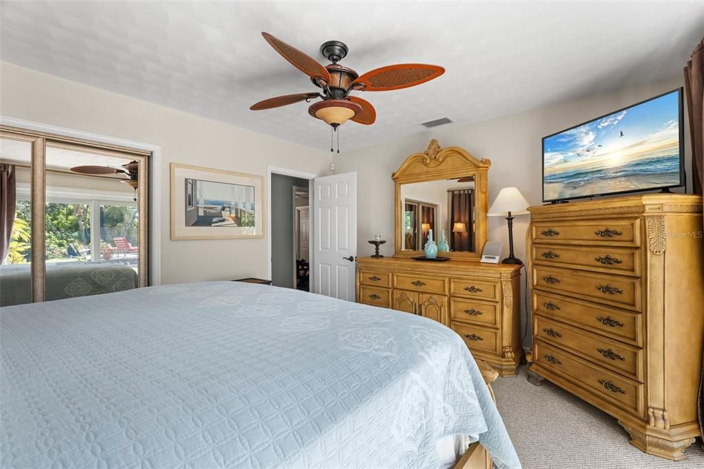 Activo con contrato: $450,000 (3 camas, 2 baños, 1555 Pies cuadrados)