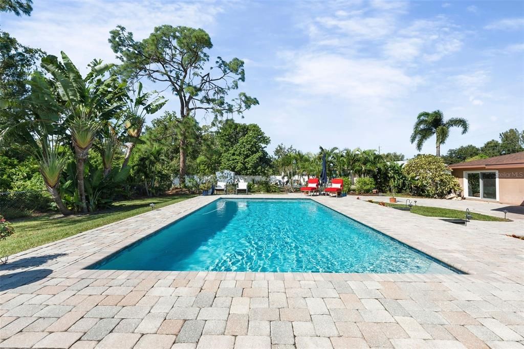 Activo con contrato: $450,000 (3 camas, 2 baños, 1555 Pies cuadrados)