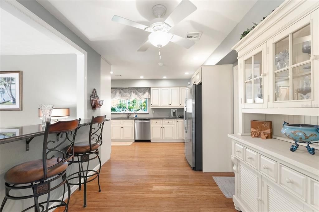 Activo con contrato: $450,000 (3 camas, 2 baños, 1555 Pies cuadrados)