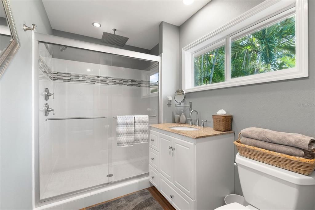 Activo con contrato: $450,000 (3 camas, 2 baños, 1555 Pies cuadrados)