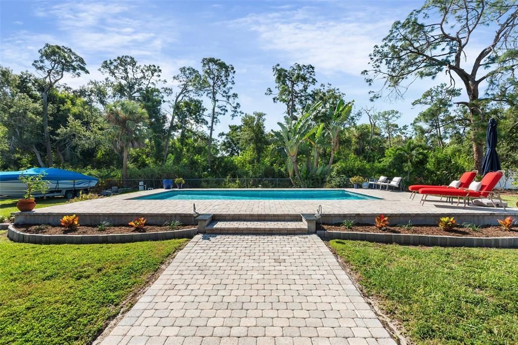 Activo con contrato: $450,000 (3 camas, 2 baños, 1555 Pies cuadrados)