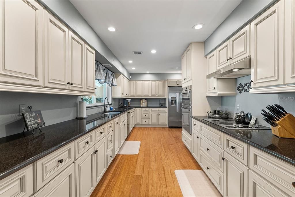 Activo con contrato: $450,000 (3 camas, 2 baños, 1555 Pies cuadrados)