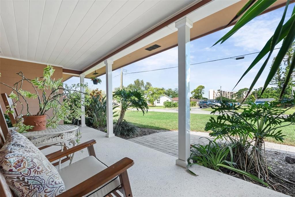 Activo con contrato: $450,000 (3 camas, 2 baños, 1555 Pies cuadrados)