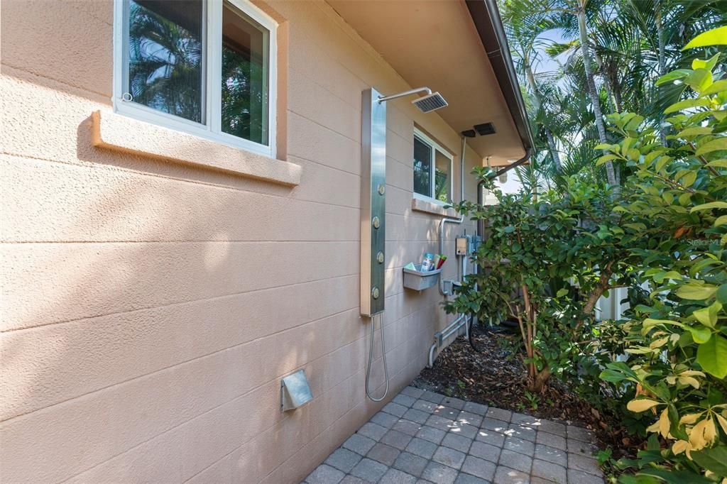 Activo con contrato: $450,000 (3 camas, 2 baños, 1555 Pies cuadrados)