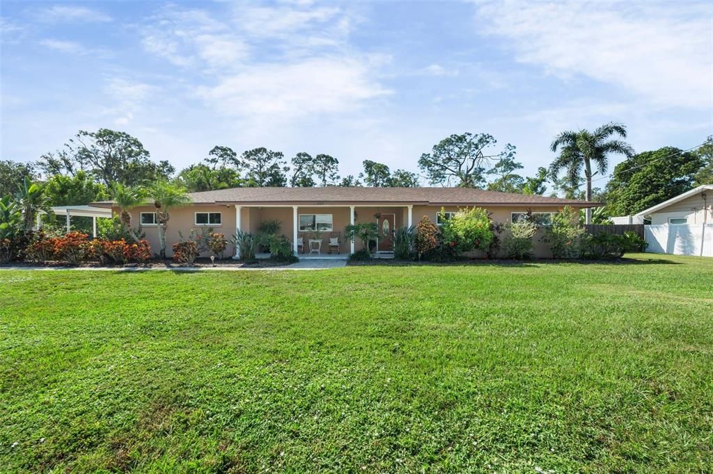 Activo con contrato: $450,000 (3 camas, 2 baños, 1555 Pies cuadrados)