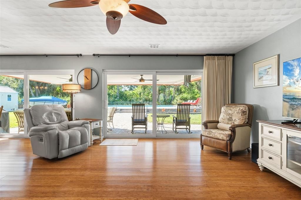 Activo con contrato: $450,000 (3 camas, 2 baños, 1555 Pies cuadrados)