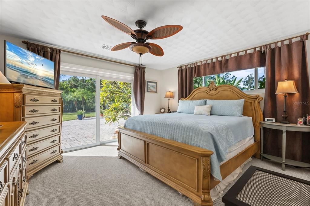 Activo con contrato: $450,000 (3 camas, 2 baños, 1555 Pies cuadrados)