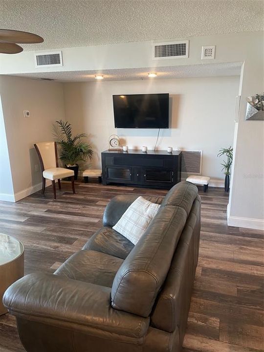 На продажу: $595,000 (2 спален, 2 ванн, 1150 Квадратных фут)