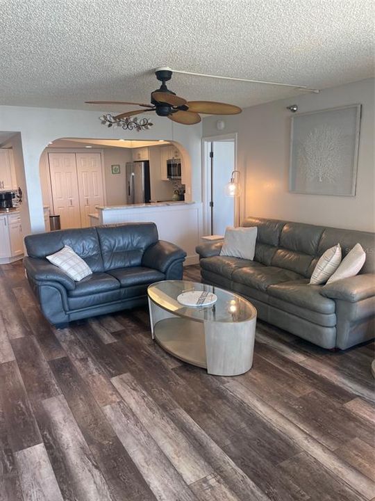 На продажу: $595,000 (2 спален, 2 ванн, 1150 Квадратных фут)