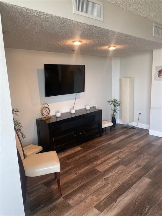 На продажу: $595,000 (2 спален, 2 ванн, 1150 Квадратных фут)