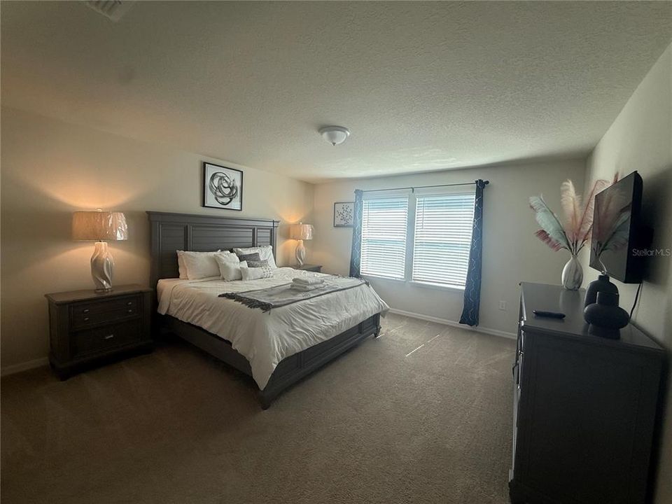 For Sale: $749,999 (5 beds, 4 baths, 2491 Square Feet)