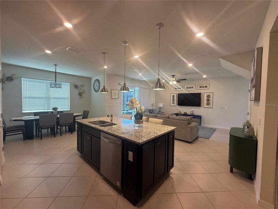 For Sale: $749,999 (5 beds, 4 baths, 2491 Square Feet)