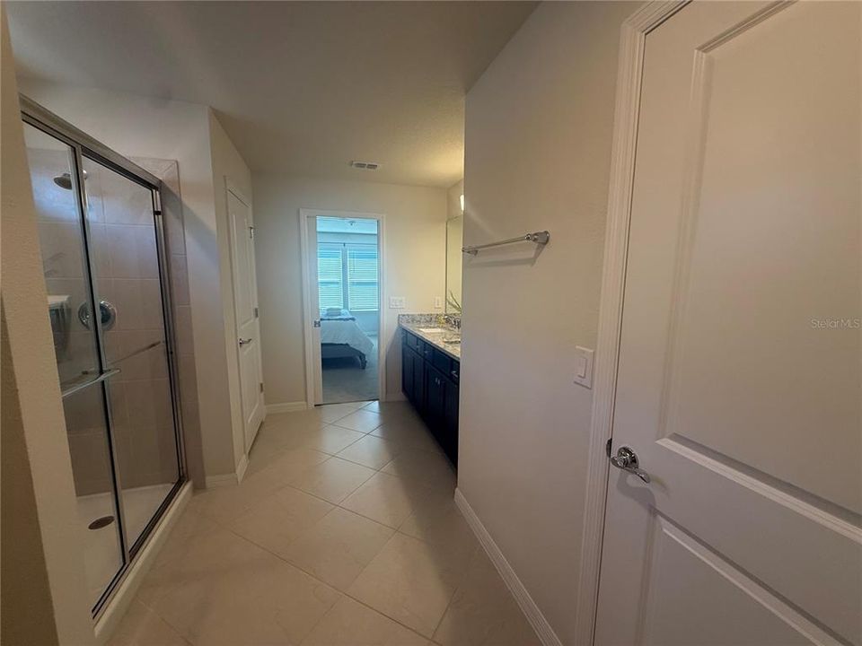 For Sale: $749,999 (5 beds, 4 baths, 2491 Square Feet)