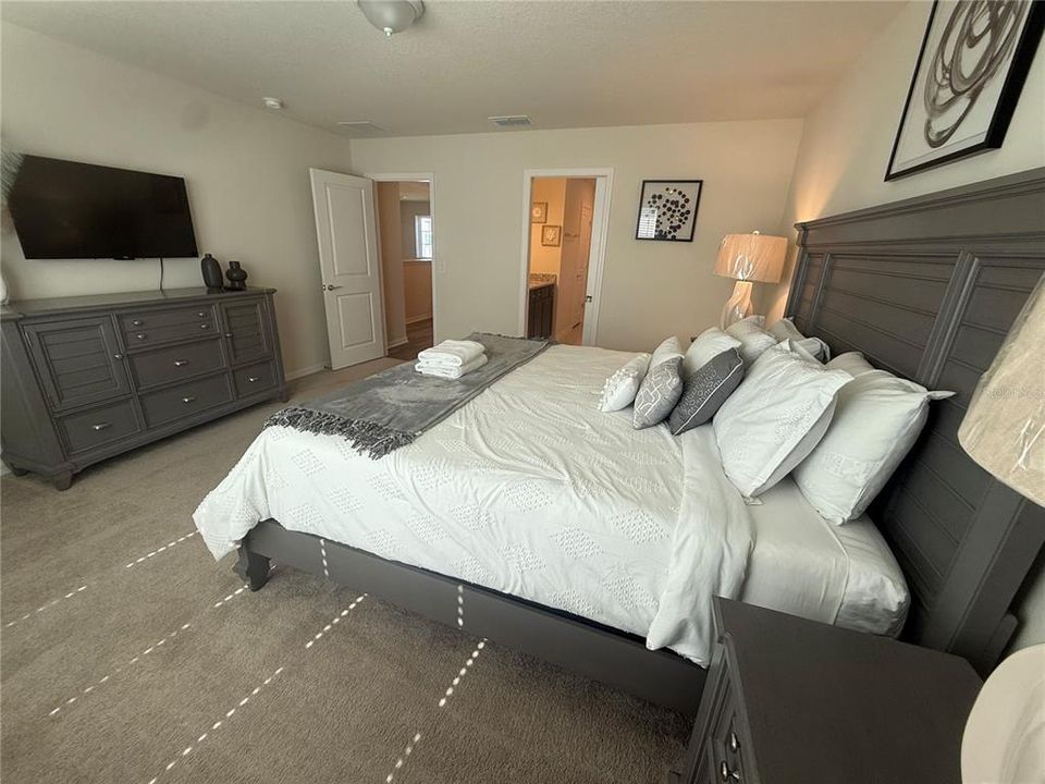 For Sale: $749,999 (5 beds, 4 baths, 2491 Square Feet)