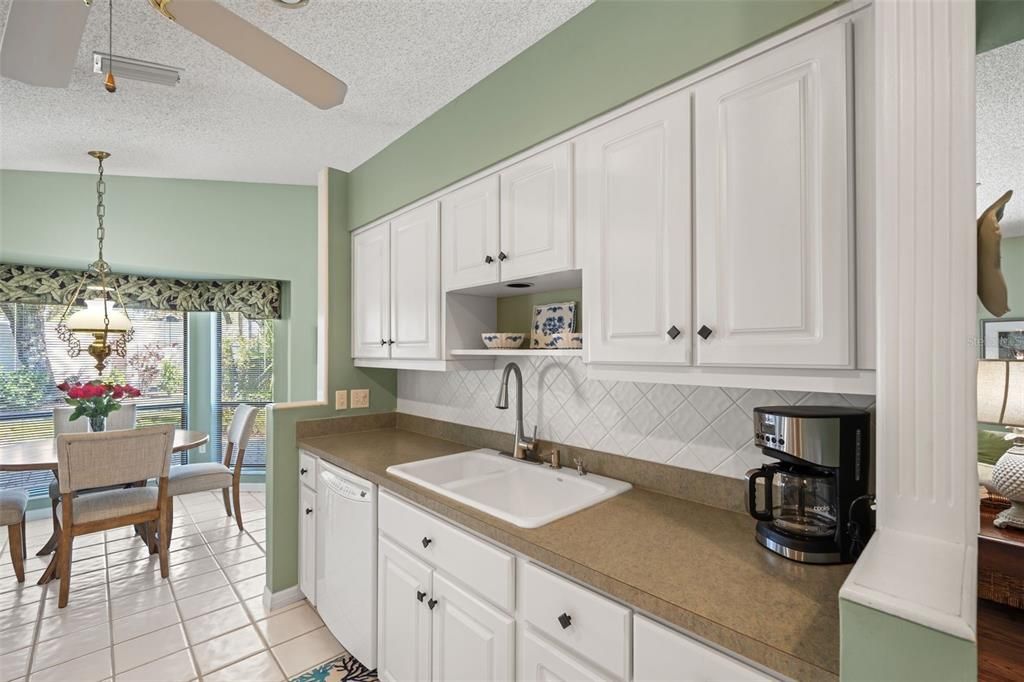 For Sale: $349,900 (2 beds, 2 baths, 2172 Square Feet)