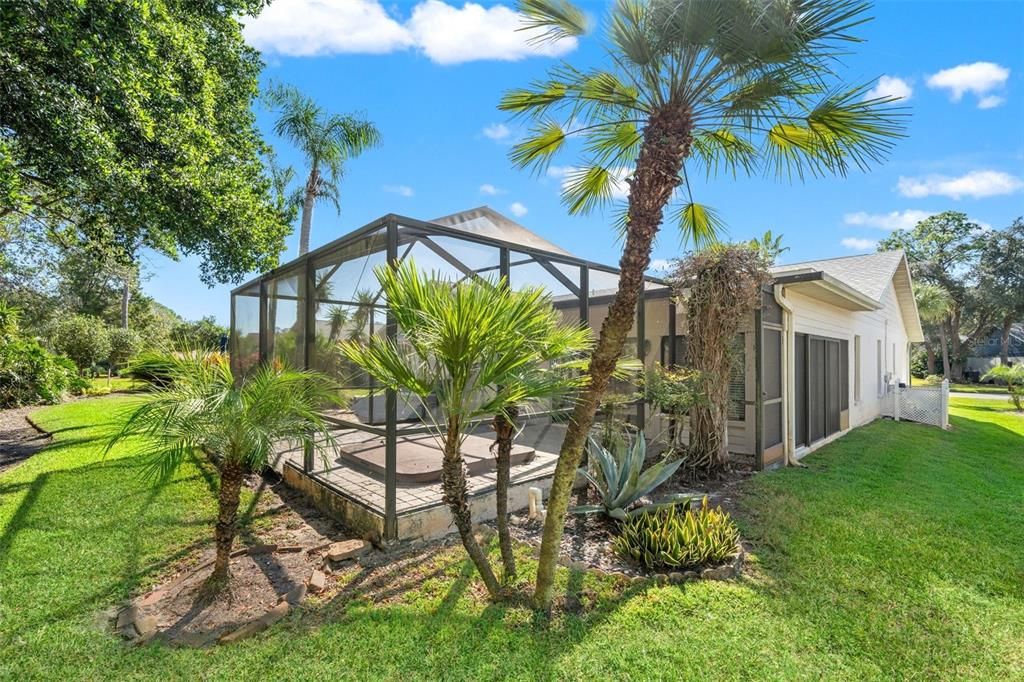 For Sale: $349,900 (2 beds, 2 baths, 2172 Square Feet)