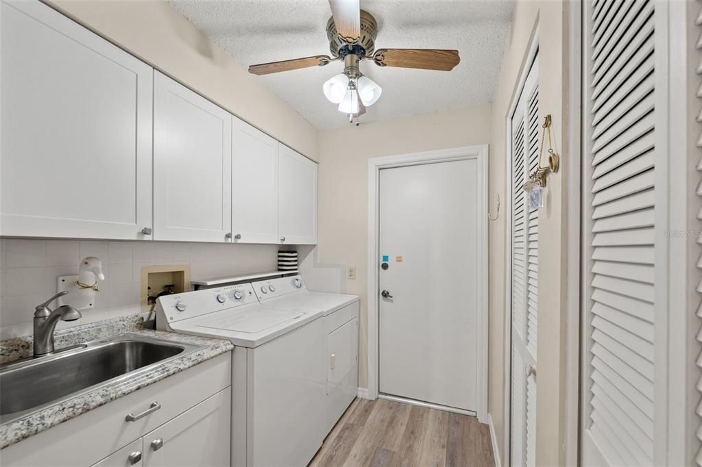 For Sale: $349,900 (2 beds, 2 baths, 2172 Square Feet)