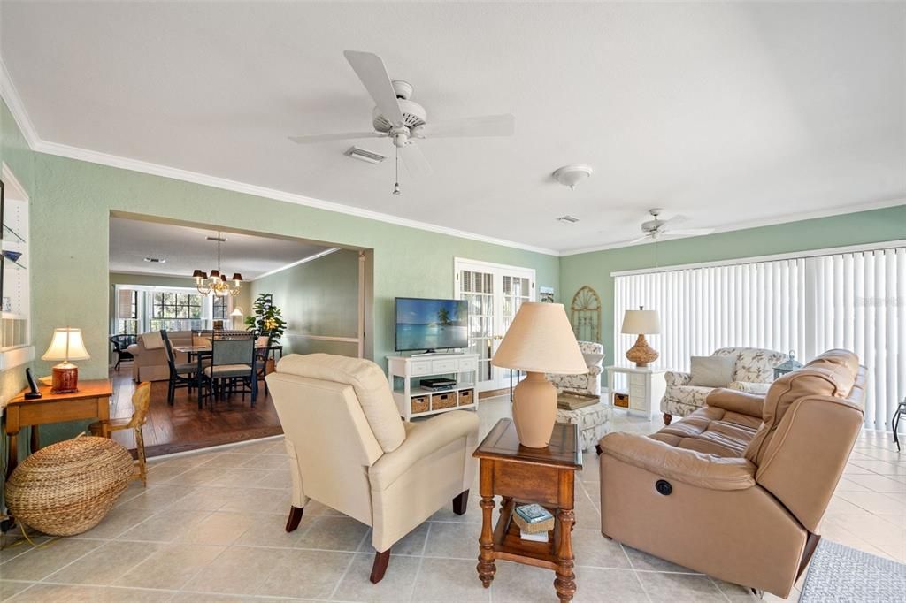 For Sale: $349,900 (2 beds, 2 baths, 2172 Square Feet)