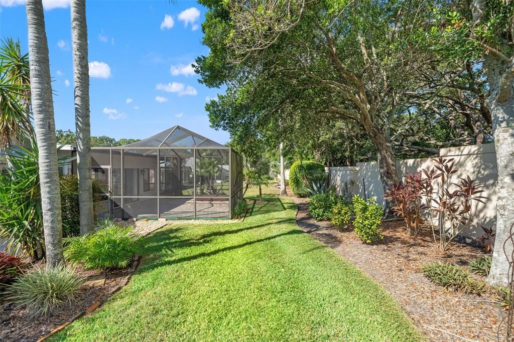 For Sale: $349,900 (2 beds, 2 baths, 2172 Square Feet)