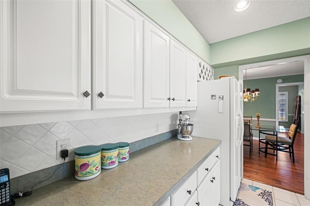 For Sale: $349,900 (2 beds, 2 baths, 2172 Square Feet)