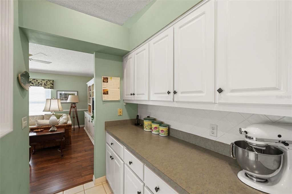 For Sale: $349,900 (2 beds, 2 baths, 2172 Square Feet)