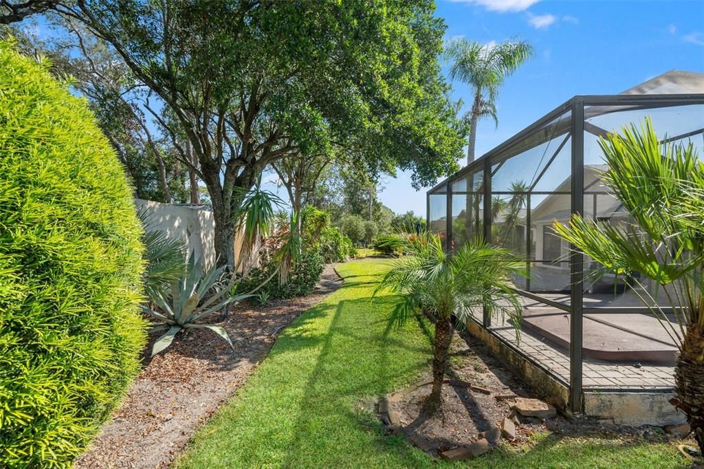 For Sale: $349,900 (2 beds, 2 baths, 2172 Square Feet)