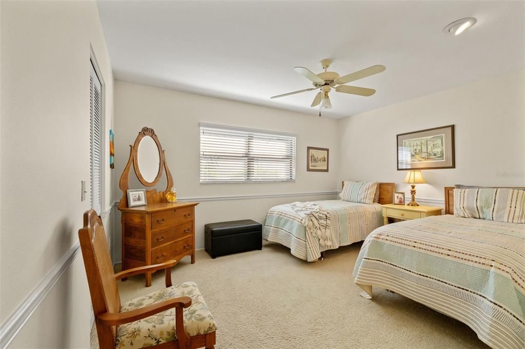 For Sale: $349,900 (2 beds, 2 baths, 2172 Square Feet)