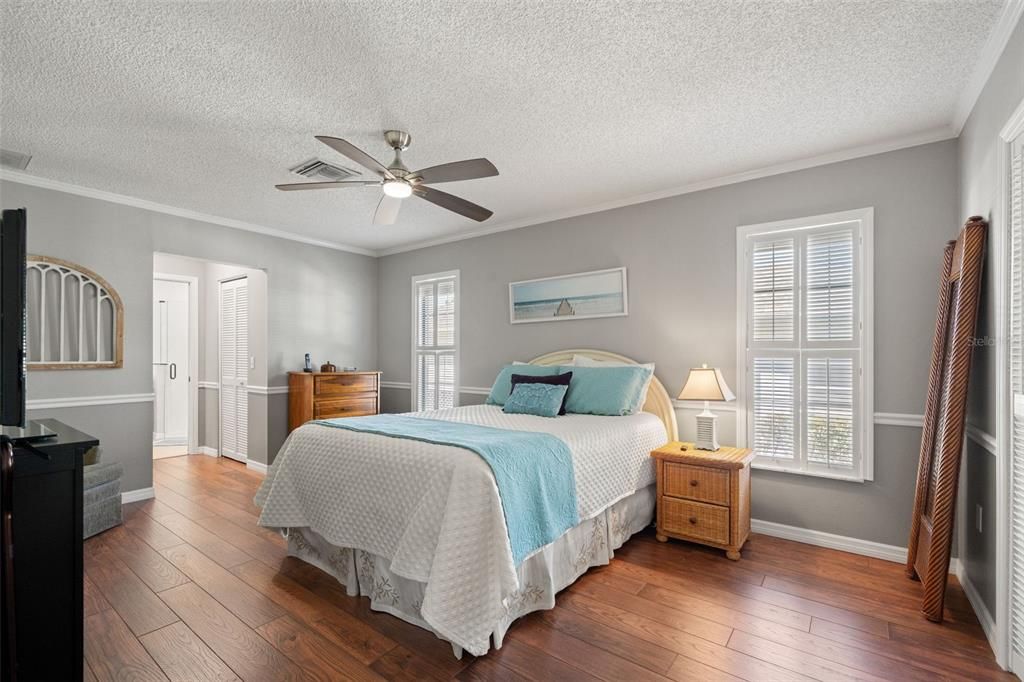 For Sale: $349,900 (2 beds, 2 baths, 2172 Square Feet)