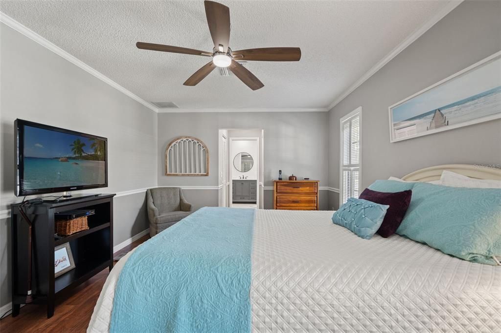 For Sale: $349,900 (2 beds, 2 baths, 2172 Square Feet)