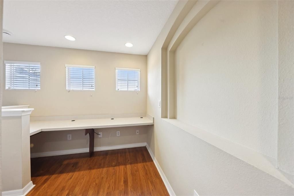 Activo con contrato: $347,500 (3 camas, 2 baños, 1914 Pies cuadrados)