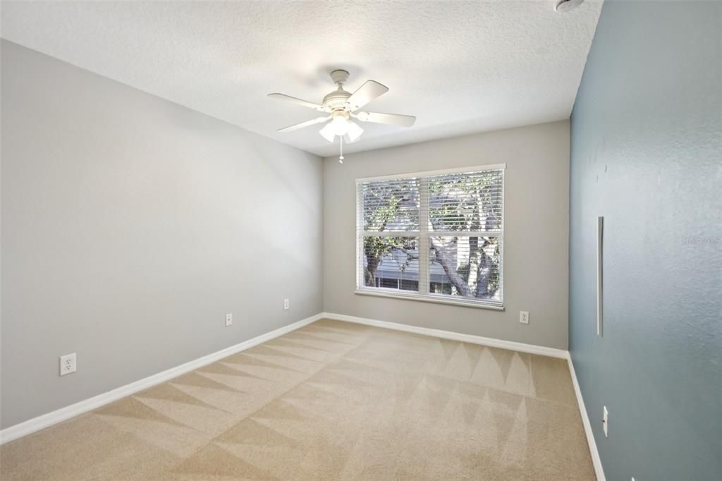 Activo con contrato: $347,500 (3 camas, 2 baños, 1914 Pies cuadrados)