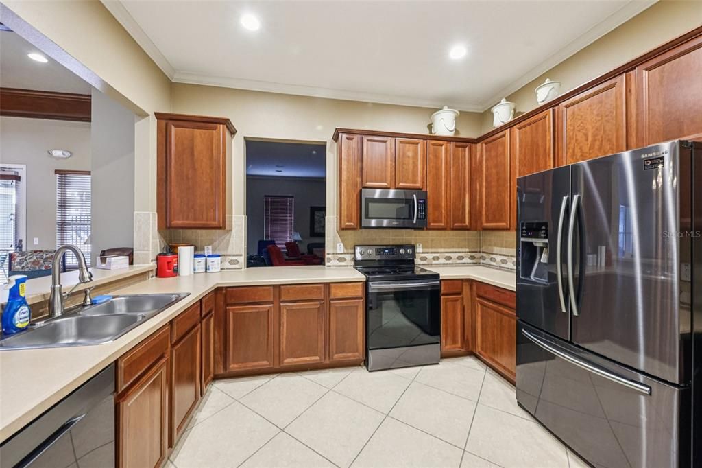 Activo con contrato: $347,500 (3 camas, 2 baños, 1914 Pies cuadrados)