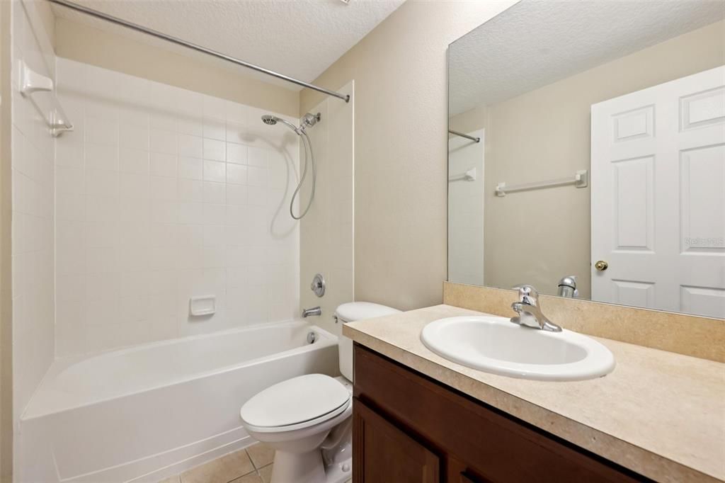 Activo con contrato: $347,500 (3 camas, 2 baños, 1914 Pies cuadrados)