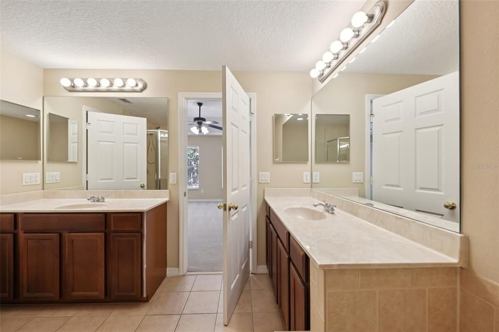 Activo con contrato: $347,500 (3 camas, 2 baños, 1914 Pies cuadrados)