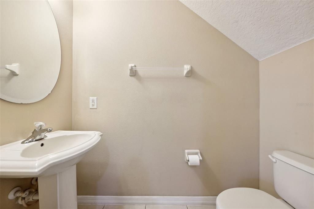 Activo con contrato: $347,500 (3 camas, 2 baños, 1914 Pies cuadrados)