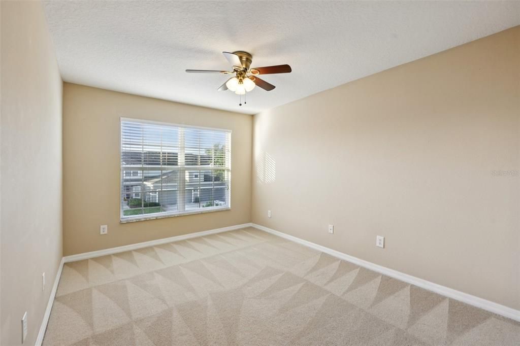 Activo con contrato: $347,500 (3 camas, 2 baños, 1914 Pies cuadrados)