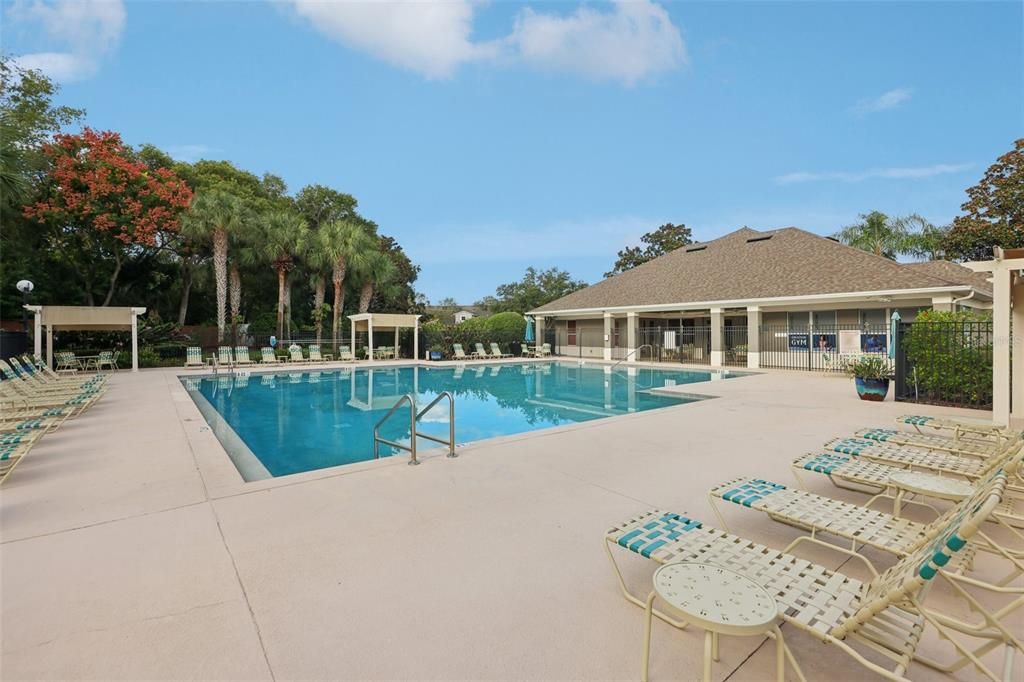 Activo con contrato: $347,500 (3 camas, 2 baños, 1914 Pies cuadrados)