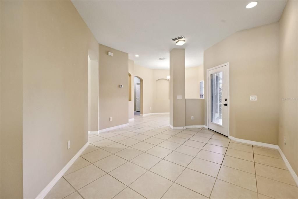 Activo con contrato: $347,500 (3 camas, 2 baños, 1914 Pies cuadrados)